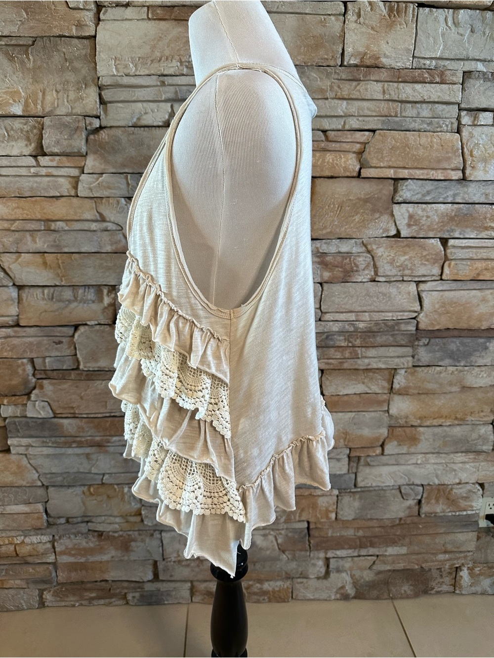 Press Ruffled Tank/Vest - Picture 2 of 7
